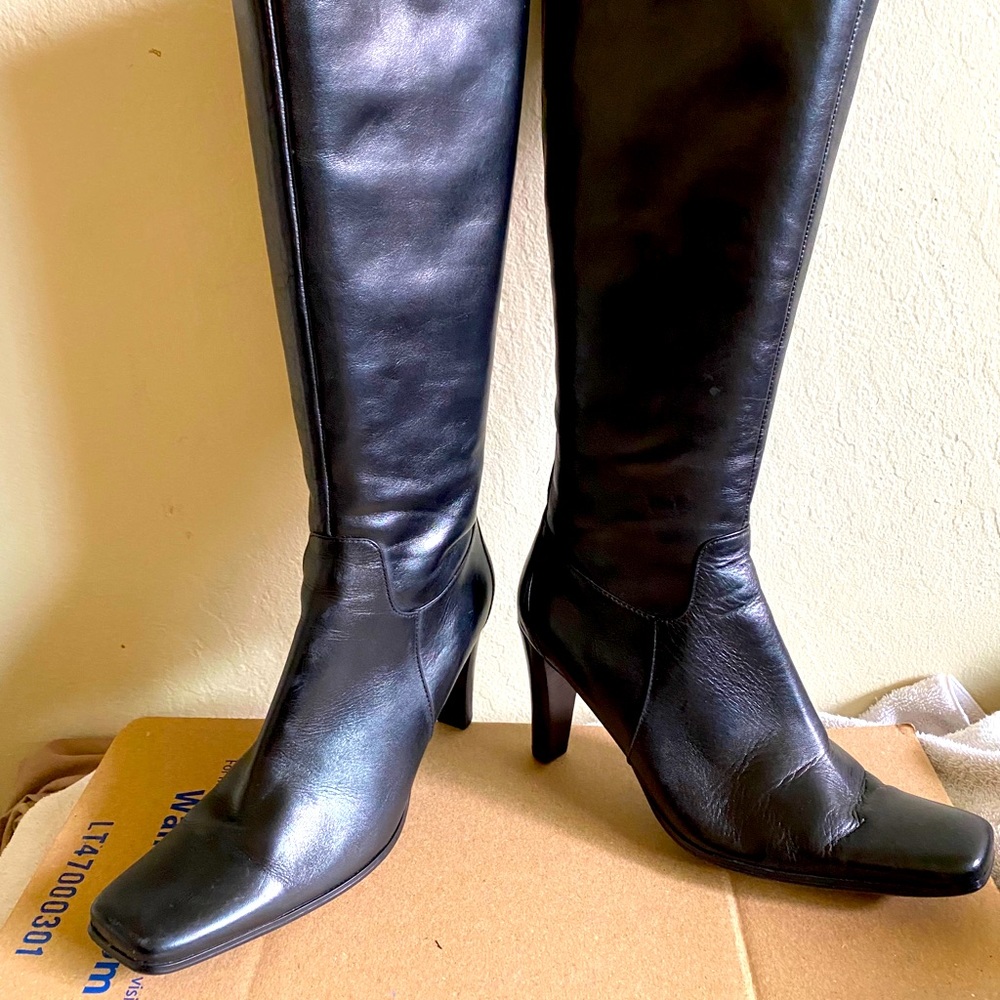 Leather boots size 8